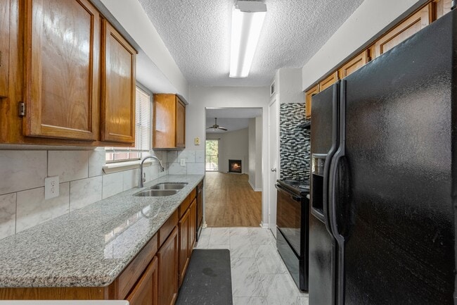 Building Photo - 2120 El Paseo St