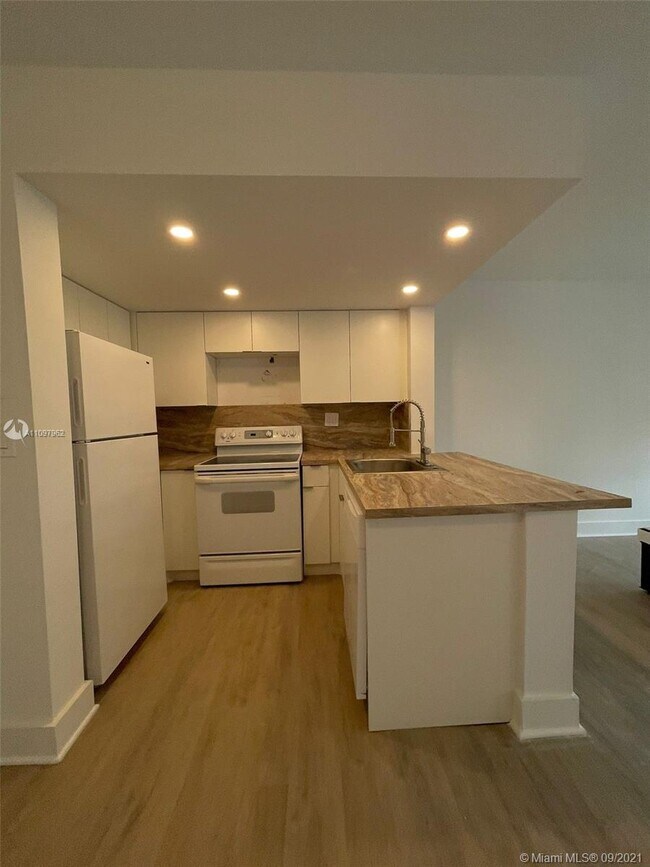 Foto del edificio - 8660 NW 6th Ln