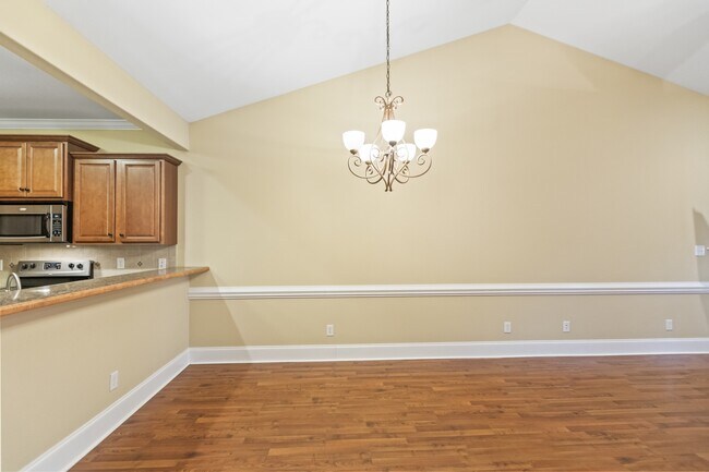 Foto del edificio - 1624 Brook Hollow Dr