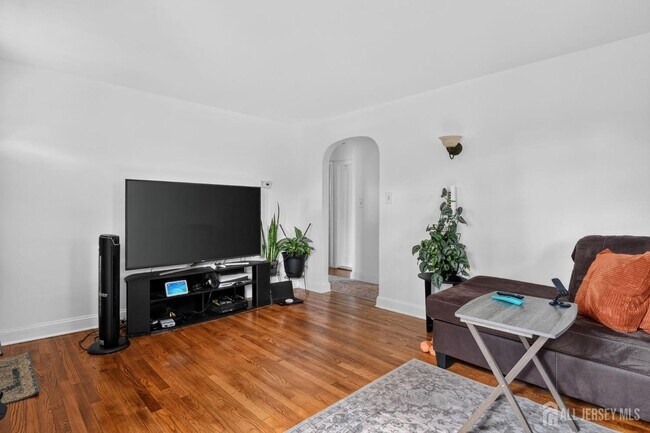 Building Photo - 41 Westervelt Ave