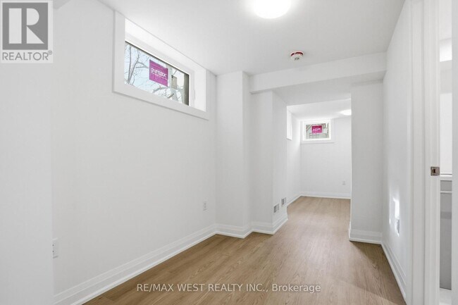 Photo du bâtiment - 85 Allanbrooke Dr