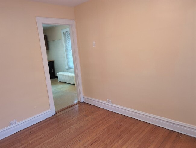 Building Photo - 5622 N Mango Ave
