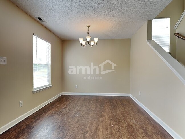 Foto del edificio - 4011 Cedarbark Dr