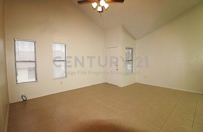 Building Photo - 1110 Curtis Dr