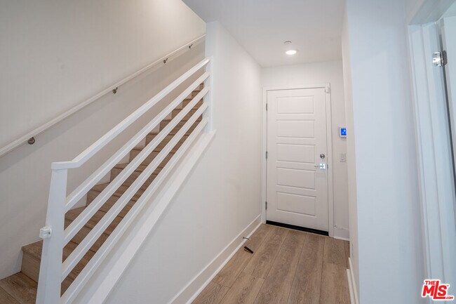 Foto del edificio - 5257 Bainbridge Pl