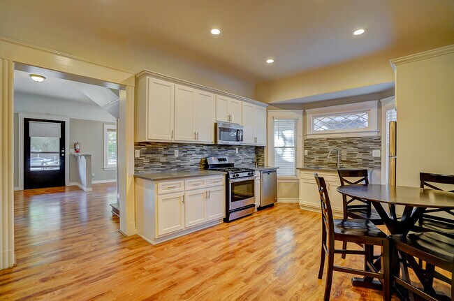 Foto del edificio - 2340 Portland St