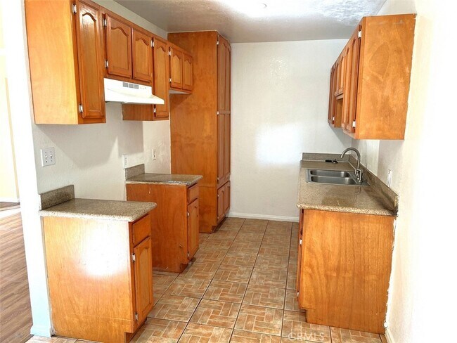 Foto del edificio - 10234 Woodworth Ave