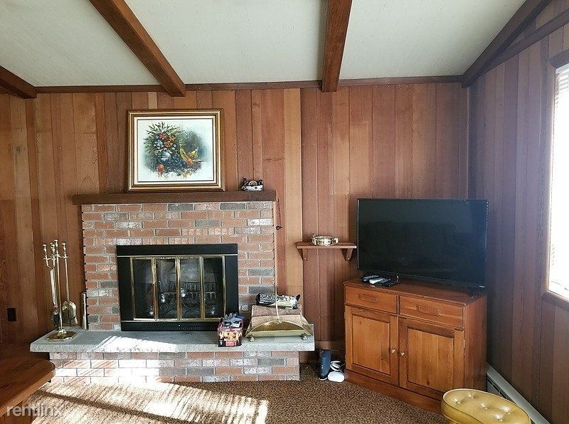 42 Lakeview Dr, Hamlin, PA 18427 House Rental in Hamlin, PA