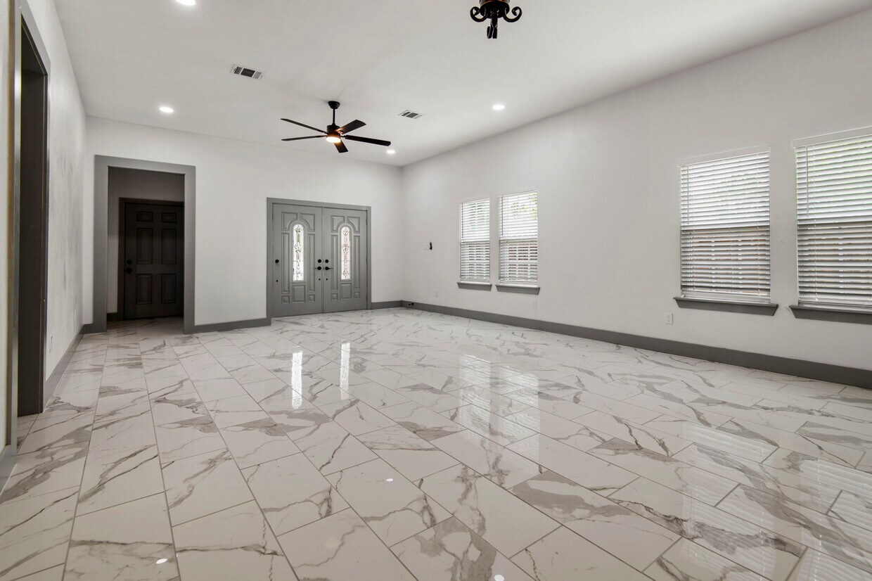 Building Photo - 23726 Summer Pine Dr