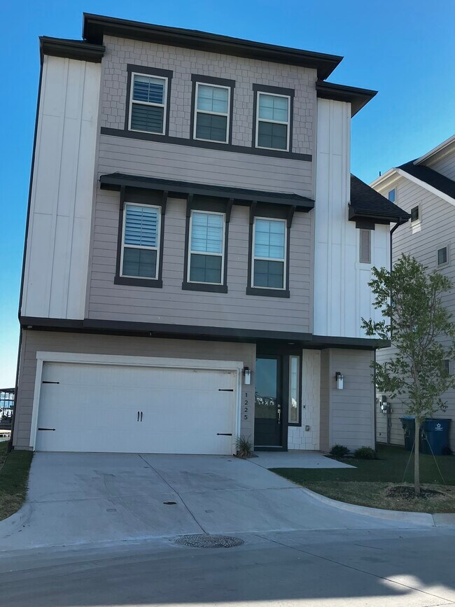 Building Photo - 1225 Marc Pl