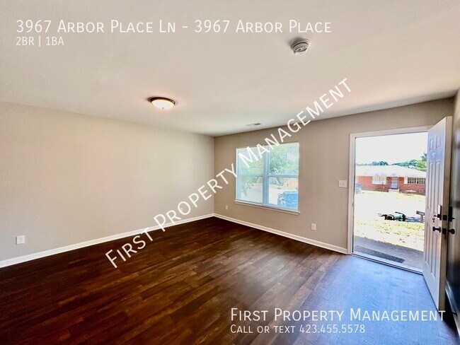 Building Photo - 2Bed/1Bath Duplex Off 58: Central AC & Lau...