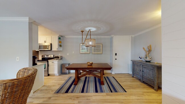 Building Photo - Fully Furnished Condo in La Jolla!! 2 Bedr...