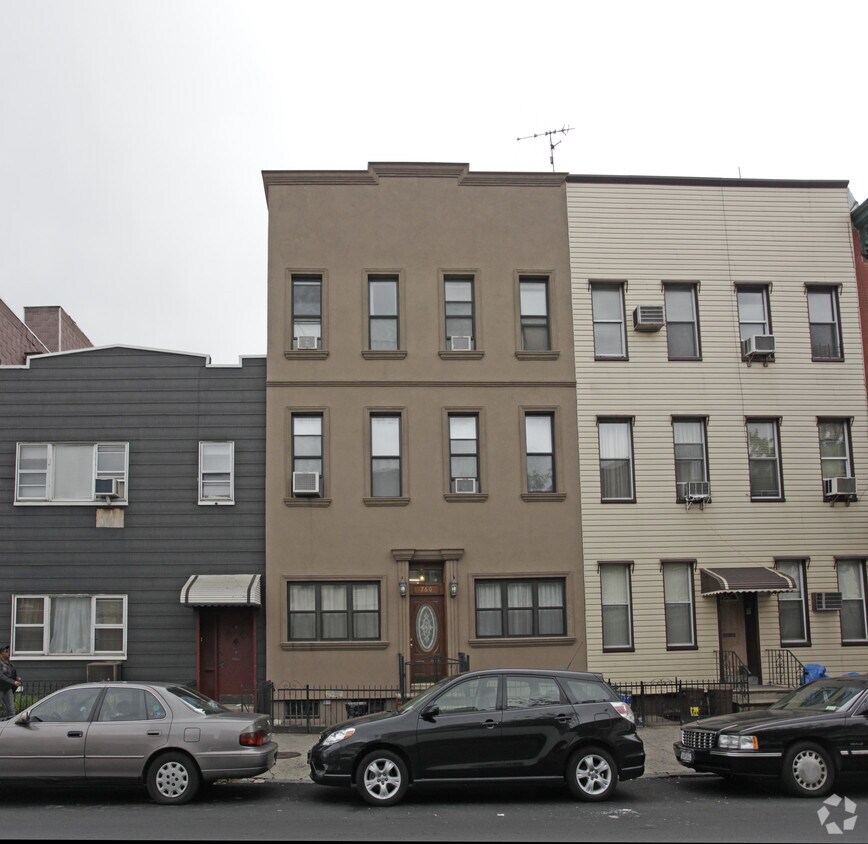 Building Photo - 760 Metropolitan Ave