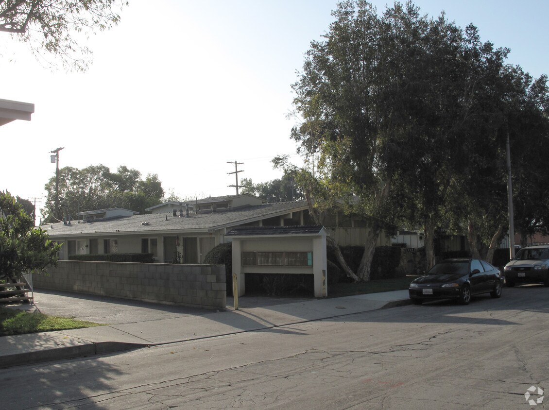 Foto del edificio - 2214-2220 Ontario St