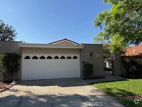 Building Photo - 5105 Avenida Despacio