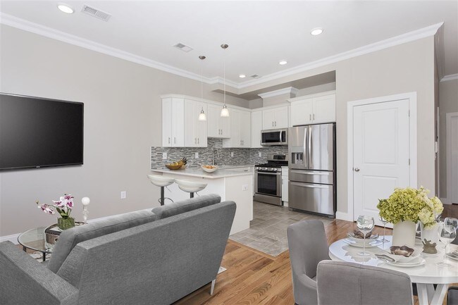 Building Photo - 247 Cambridge Ave