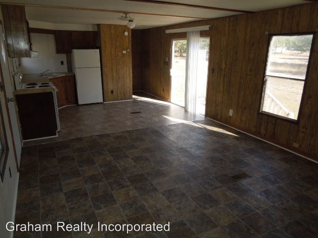Building Photo - 1412 Wells Rd