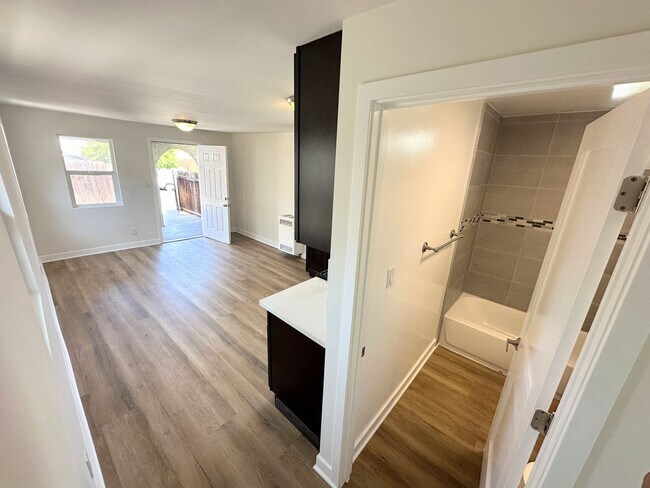 Foto del edificio - Highly updated and private Cottage. No sha...