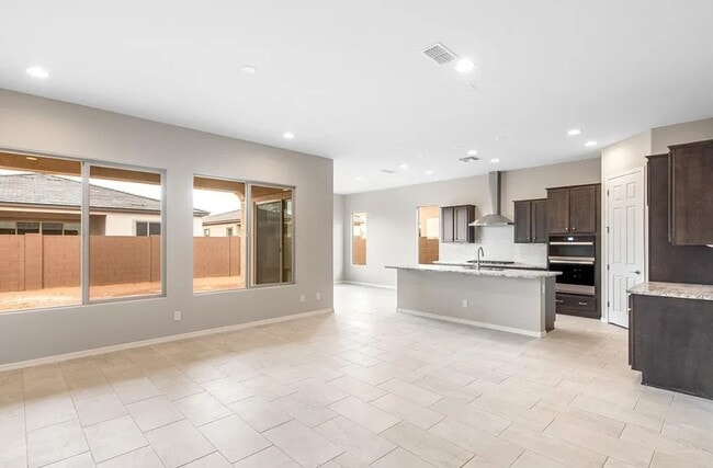 Building Photo - 16679 W Saguaro Park Ln