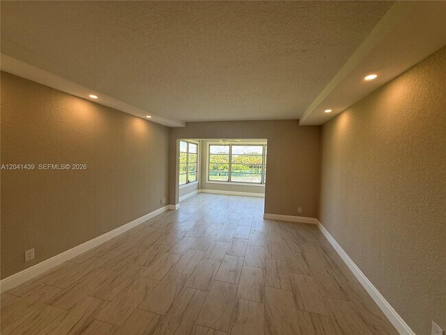 Foto del edificio - 9273 SW 8th St
