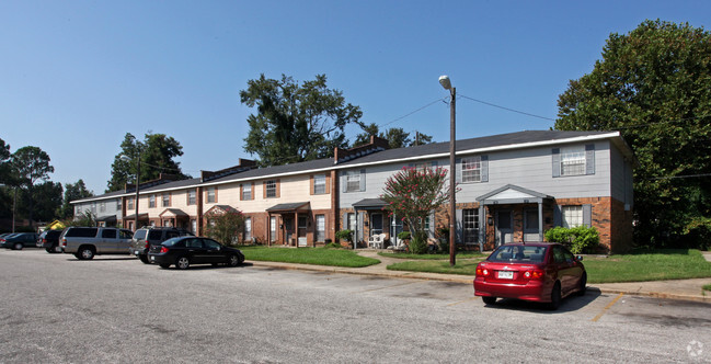 Building Photo - Townhouse Square