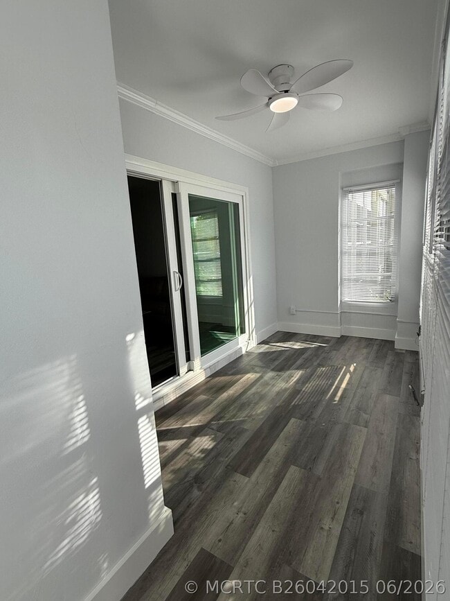 Building Photo - 2121 NE 42nd Ct