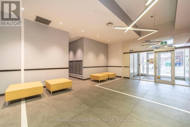 Building Photo - 324-1324 Laurier Ave W