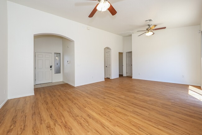 Building Photo - Tucson, AZ - House - $1695.00 Available No...