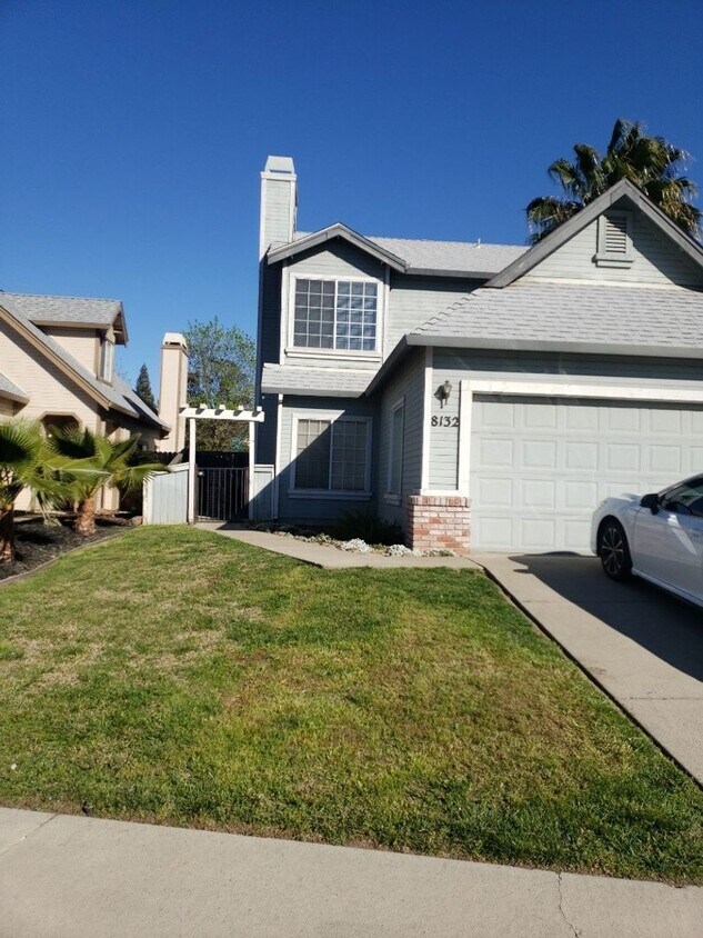 Primary Photo - Adorable Spacious 3 Bdrm 3 Bath Home