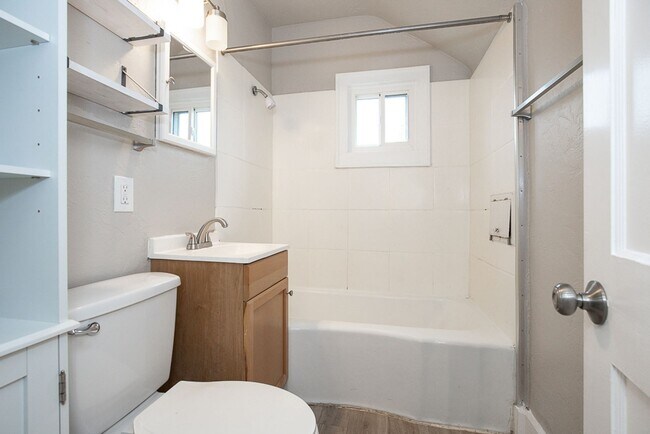 Foto del edificio - 4011 Dawnshire Ave