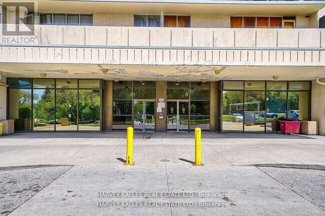 Photo du bâtiment - 2000 Sheppard Ave W