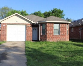 Building Photo - 1823 Smoke Tree Ln