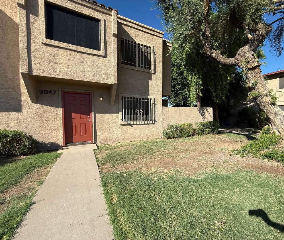 Photo - "Charming 3-Bed Oasis in Phoenix with Spacious Living – 3947 W. Wonderview Rd."