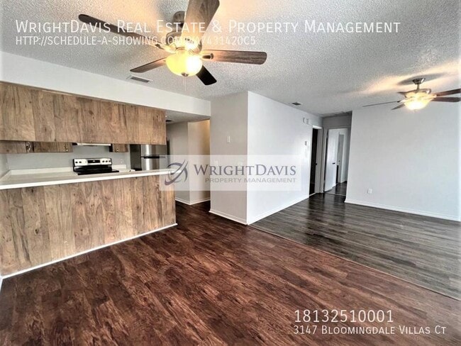 Foto del edificio - 3147 Bloomingdale Villas Ct