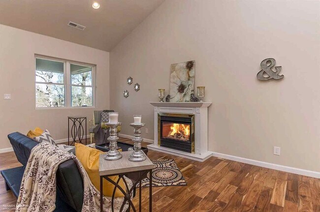 Foto del edificio - 3 bedroom, 2 bath home plus large loft in ...