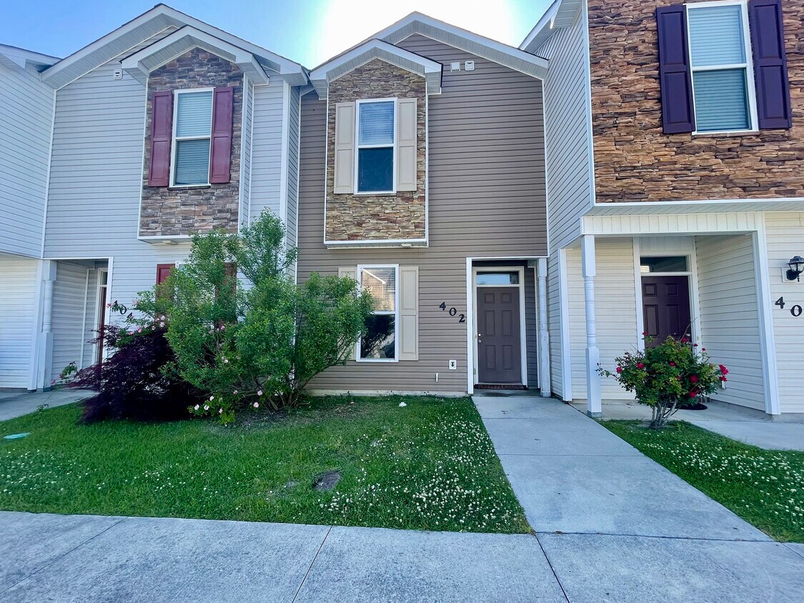 Primary Photo - 402 Glenhaven Ln