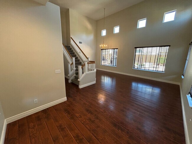 Foto del edificio - Spacious 4 Bed 3 Bath Home in Garin Community