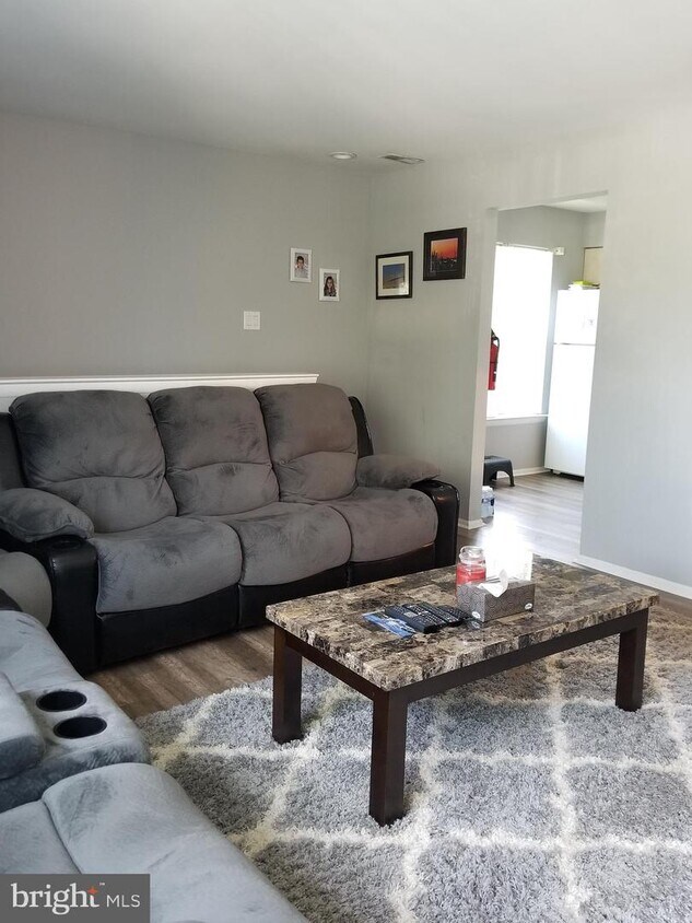 328 Surrey Ct, Washington Township, NJ 08080 Condo for Rent in