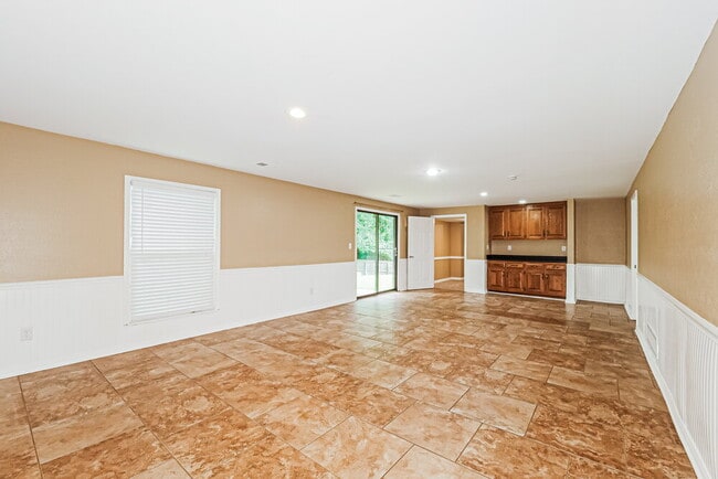 Building Photo - 9004 Arlington Ct