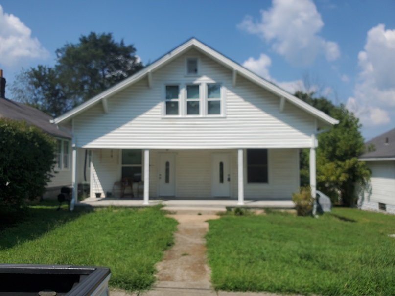 Foto principal - Completely remodeled 3BR, 2BA duplex near ...