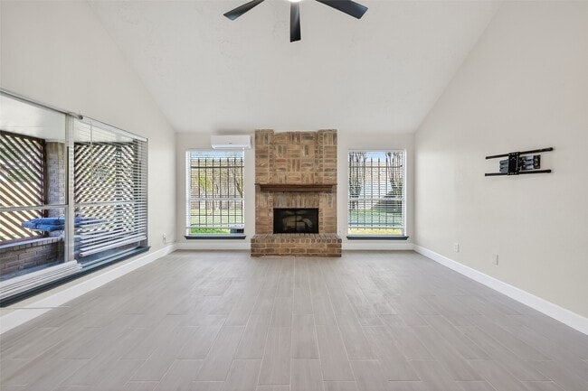 Building Photo - 7534 8 Willows Rd