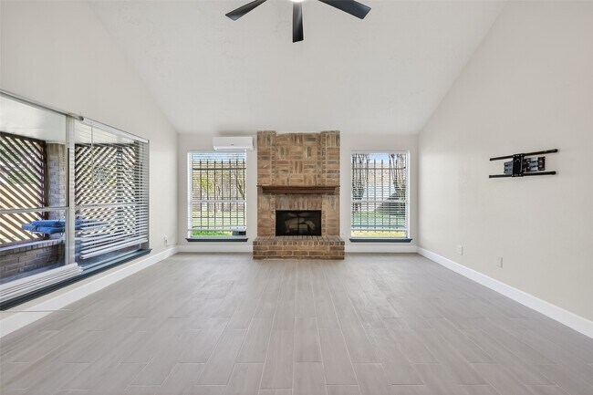 Foto del edificio - 7534 8 Willows Rd