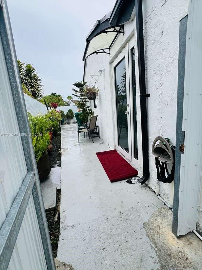 Building Photo - 2500 SW 131st Ct