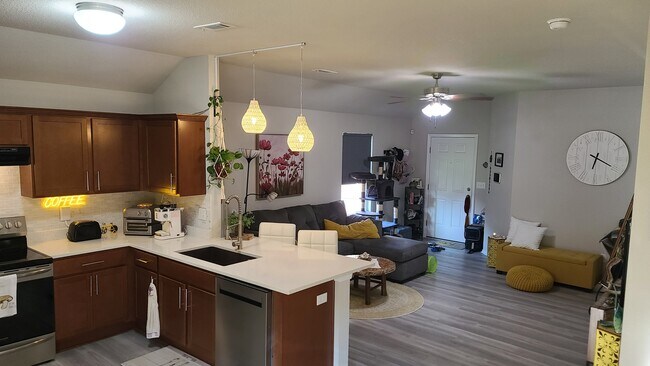 Building Photo - 1357 S Kingfisher Ln