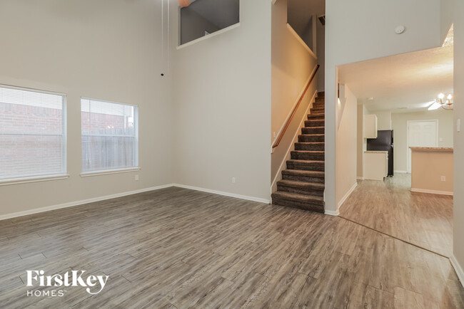 Foto del edificio - 6706 Windy River Ln