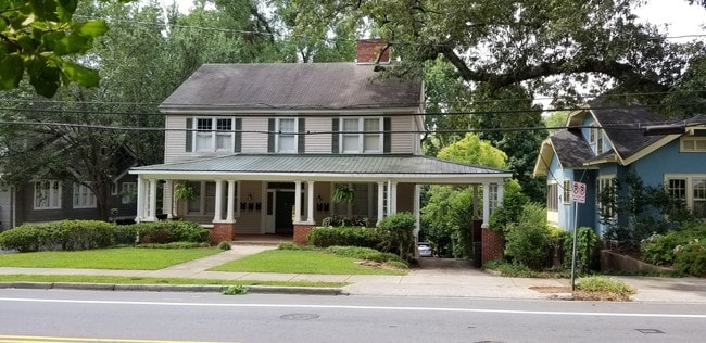 Building Photo - 218 E Park Ave