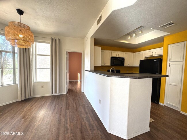 Building Photo - 3830 E Lakewood Pkwy W