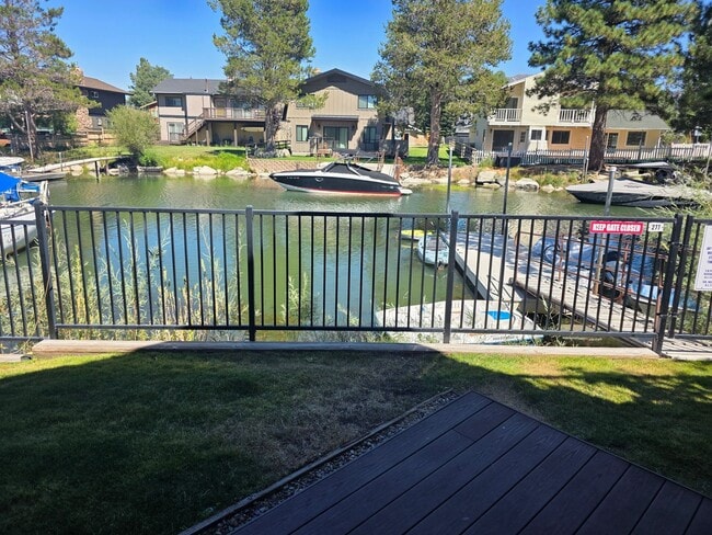 Building Photo - 3 Bedroom 3 Bath condo