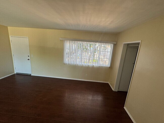 Foto del edificio - 6633 Woodley Ave
