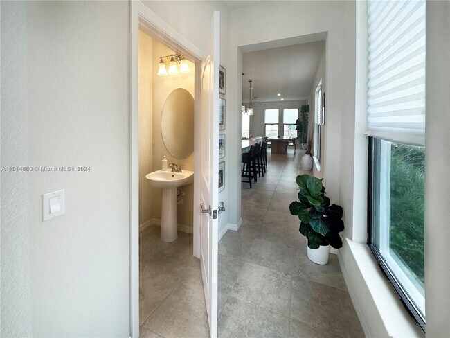 Building Photo - 2121 Appleton Cir S